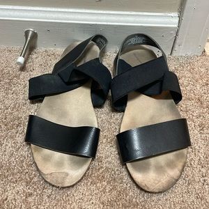 Universal thread, sandals